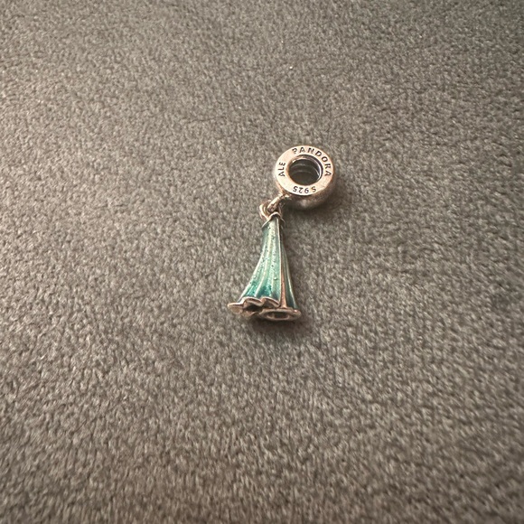 Elsa Frozon Pandora charm. Like new - Picture 2 of 3